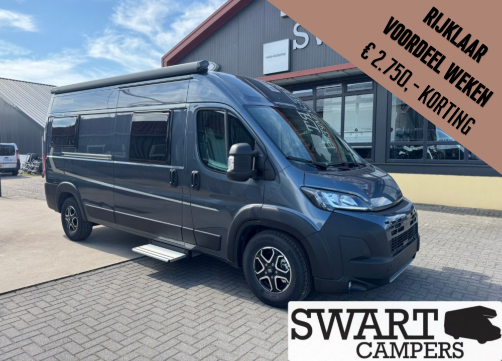 WEINSBERG CARABUS GREY 600 ME EDTION FIRE - Swart Campers Dark gray camper van with side steps parked outside a showroom; a diagonal brown sale banner in the top-right corner reads 'RIJKAAR VOORDEEL WEEK €2.750,- KORTING'.