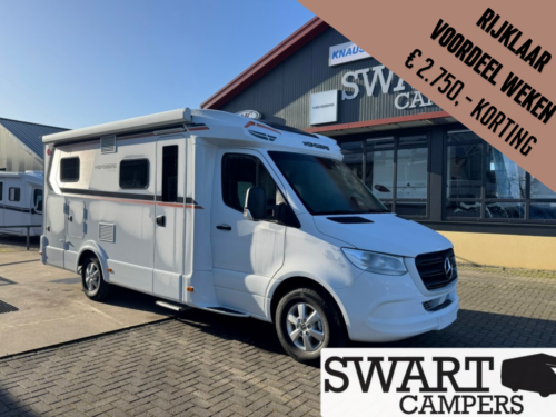 WEINSBERG CARACOMPACT MB 640 MEG EDITION PEPPER - Swart Campers White camper van in front of a dealership, with a large brown discount banner announcing a weekend savings offer.